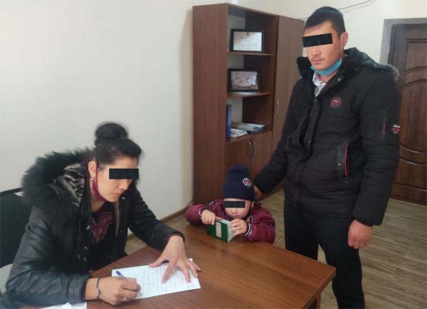 3 nafar oila yarashtirildi, 3 nafar qarzdor qamalmaslik uchun sud zalida aliment pullarini to‘lab berdi