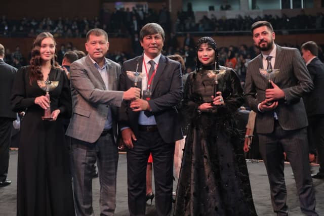«Qo‘rqut ota» xalqaro kinofestivalida o‘zbek kinoijodkorlari 4 ta mukofotni qo‘lga kiritdi