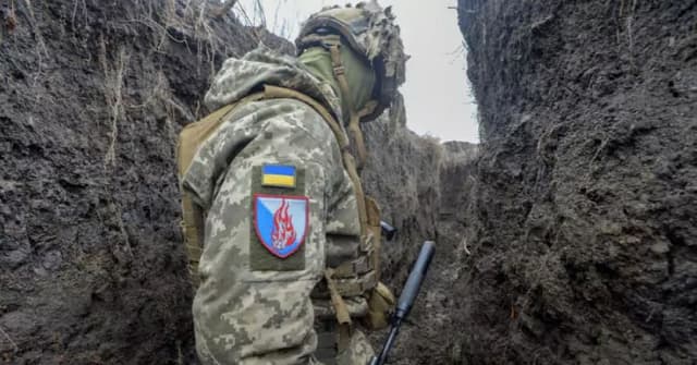 Ukraina armiyasi Belarus bilan chegarada okoplar qazimoqda