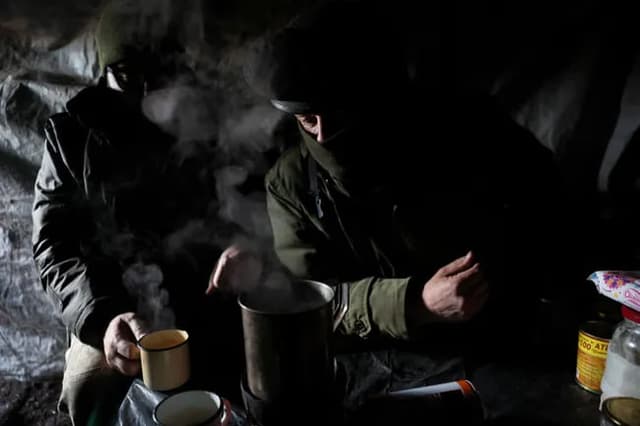 Ukraina armiyasida mojaro: jurnalist harbiylar uchun oziq-ovqat 2-3 baravar qimmatga sotib olinganini aytmoqda