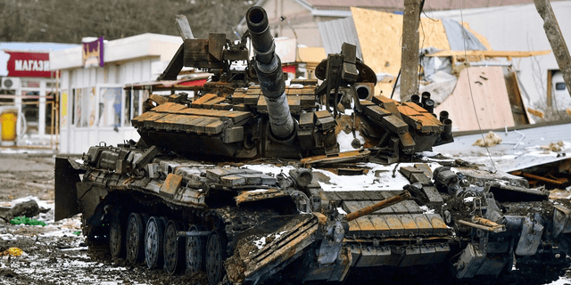 Rossiya Ugledar yaqinidagi tanklar jangida qaqshatqich zarbaga uchradi