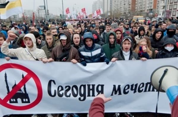 Россияда исломофобия: масжид олдида Қуръон ёқиб юборилди