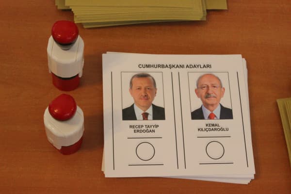 Туркияда сайлов. Эртага ким ғалаба қозонади, Эрдоғанми ё Қиличдорўғли?