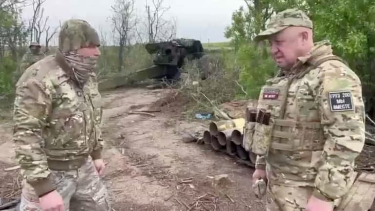 «Tepadan jinoiy buyruqlar berilmoqda, baliq boshidan sasiydi». Prigojin endi Putinga tashlanmoqdami?