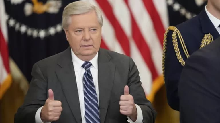 Rossiya hukumati amerikalik senatorni qidiruvga berdi. Aslida nima bo‘lgan?