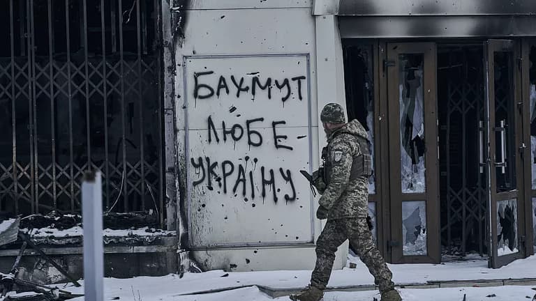 Россия 9 майгача Бахмутни эгаллаб, уруш тугаганини эълон қилмоқчи