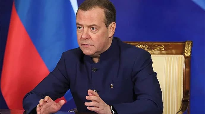 Медведев: Ғарб Украинага қурол етказиб бермаса, уруш бир неча кун ичида тугайди