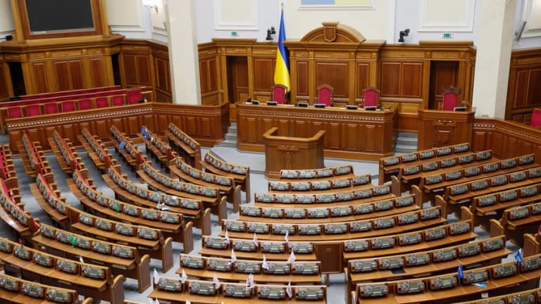 Ukrainada deputatlarni urushga yuborish taklif etildi