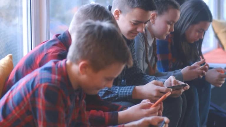 Maktablarda smartfon ishlatish taqiqlanishi kerakmi? (xorij tajribasi)