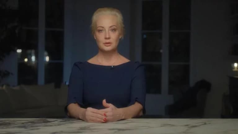 Юлия Навальная: “Мен қўрқмайман ва сиз ҳеч нарсадан қўрқмаслигингиз керак”