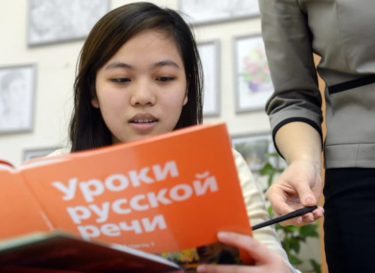 Putin MDHda rus tilini targ‘ib qilishni kuchaytirishni buyurdi
