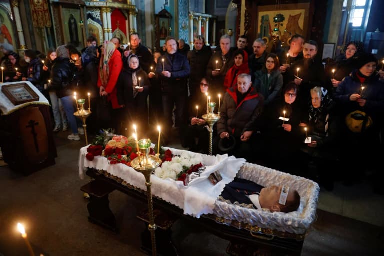 Navalniyni so‘nggi manzilga kuzatishga minglab Rossiya fuqarolari yig‘ildi