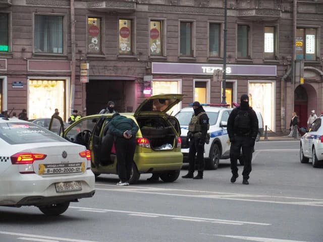 Sankt-Peterburgda noqonuniy migrantlar ommaviy ravishda deportatsiya qilinmoqda