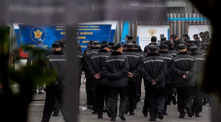 Rossiyada ikkita qamoqxona yopilyapti: mahkumlar jang qilishga ketgan