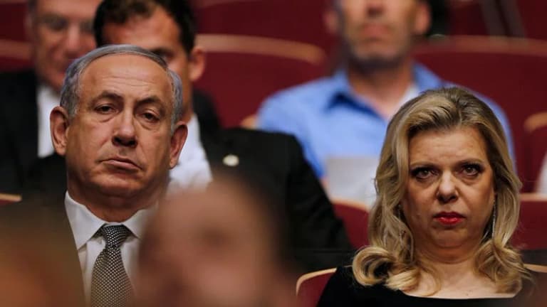 Netanyaxuning rafiqasi Qatar amirining onasiga murojaat qildi