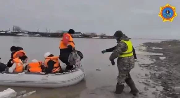 Qozog‘istonda suv toshqinlari: aholi evakuatsiya qilinmoqda (video)