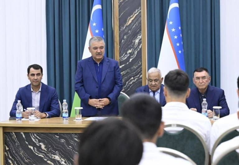 OʻFA prezidenti Abdusalom Azizov milliy jamoa bilan uchrashdi