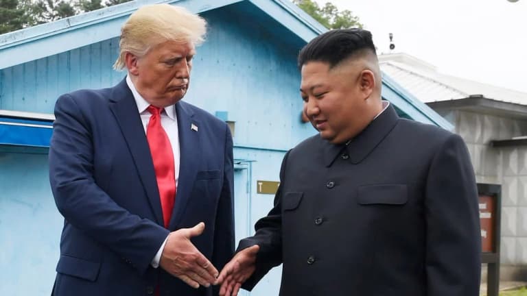 Трамп жамоаси Ким Чен Ин билан музокараларни муҳокама қилмоқда