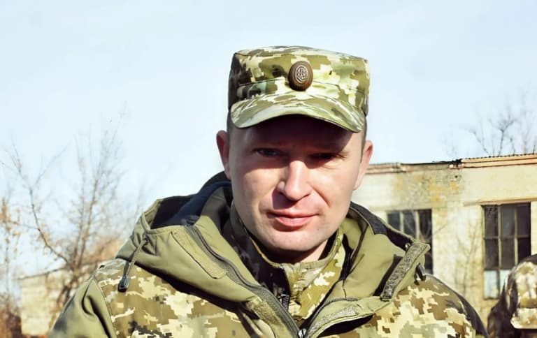 Зеленский Украина қуруқлик қўшинларига янги қўмондон тайинлади
