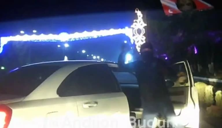 Андижонда машинасида пул олиб юрадиган фуқаро ниқобли шахслар ҳужумига учради