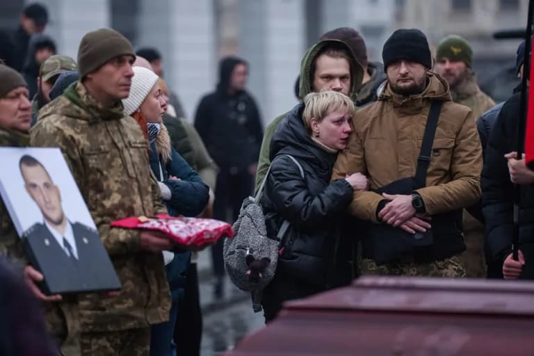 Зеленский уруш бошланганидан бери қанча украиналик ҳарбий ҳалок бўлганини айтди