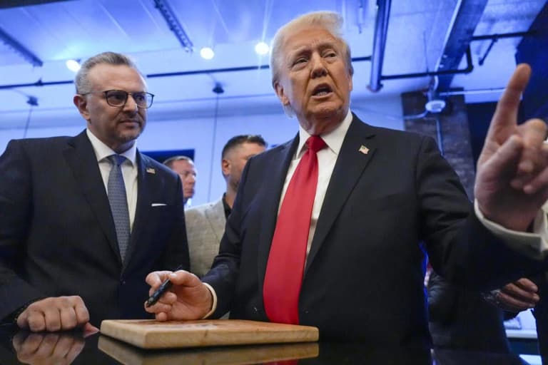 Дональд Трамп қудаларини юқори лавозимларга тайинлади