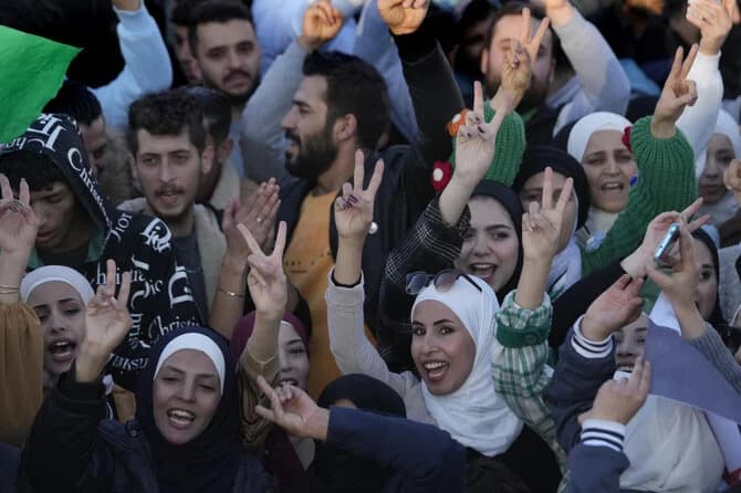 Avstriya vataniga qaytishni istagan suriyalik qochqinlarga 1000 yevrodan to‘laydi