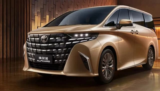 Toyota Алфард: представлена золотая версия минивэна!