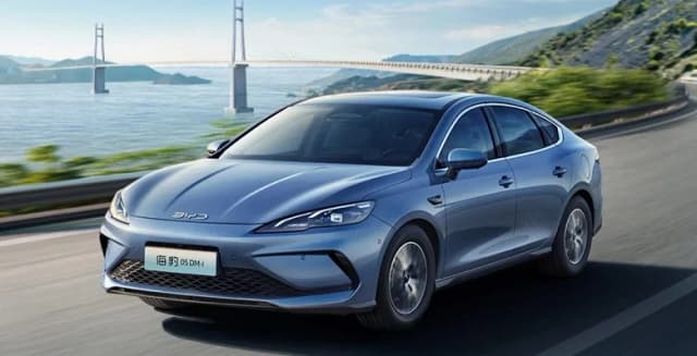 BYD Сеал 05 ДМ-и: запас хода 2000 км за 12 200 долларов!