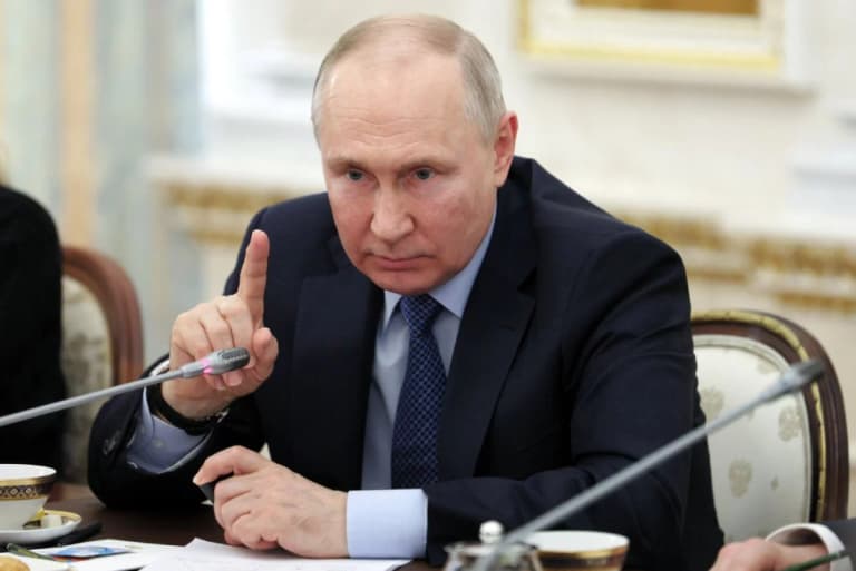 Полковник Уилкерсон: АҚШ Путинни уларга ишониб бўлмаслигига ишонтирди