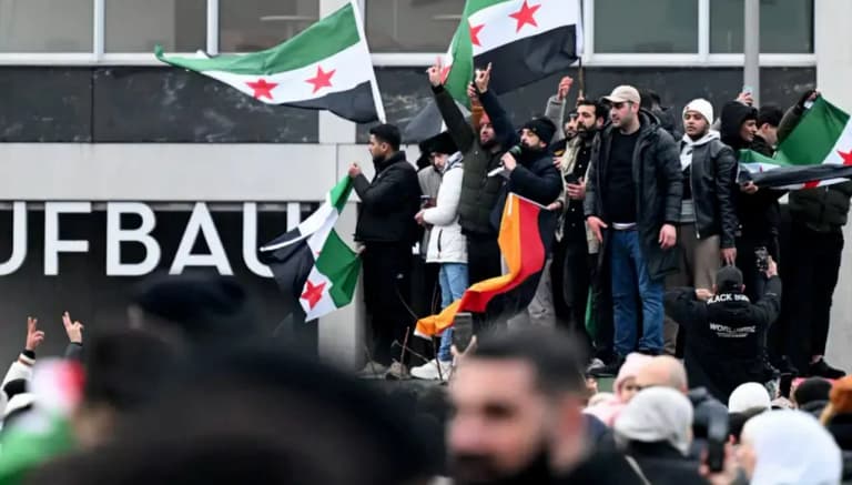 Германия суриялик қочқинлар учун ҳимоя мақомини бекор қилади