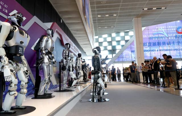Shanxayda odamsimon robotlarni tayyorlaydigan baza ochildi