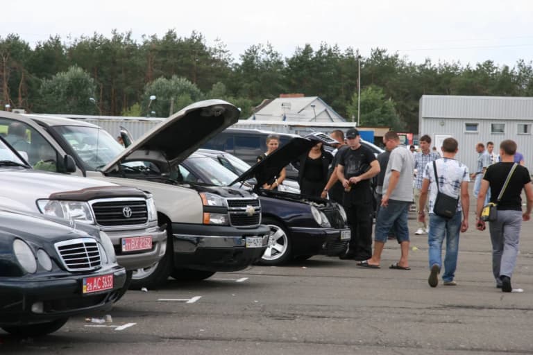 How Much Do Car Resellers Earn?