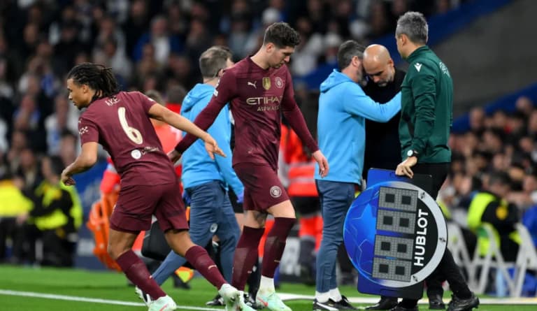 "Man City" defender injured in match against "Real"
