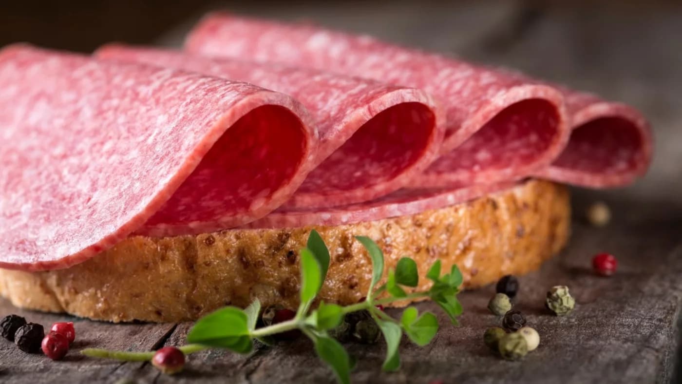 Surgeon Reveals the Main Danger of Sandwiches with Sausage