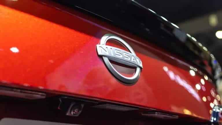 Renault Nissan’ни тўлиқ сотиб олмоқда