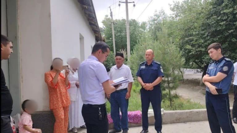 Келин фарзанди билан уйга киритилди