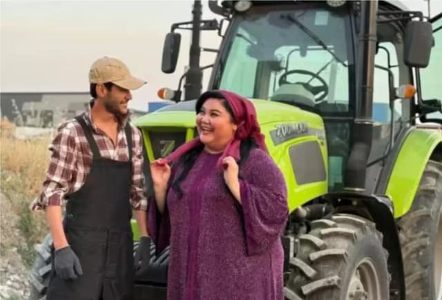Anjelika Yesimbetova, traktör sürücüsü Yorkinhuja Umarov ile yeni klipte parlak imajıyla yer alıyor