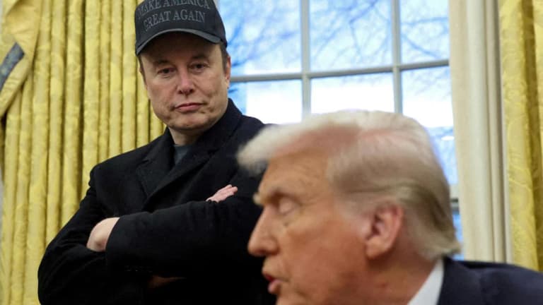 Илон Маск ҳукуматдаги вазифасини тарк этди: Трампга миннатдорчилик, лойиҳаларга эса танқид