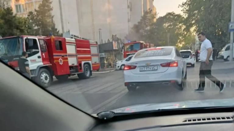 В Юнусабадском районе Ташкента загорелось кафе