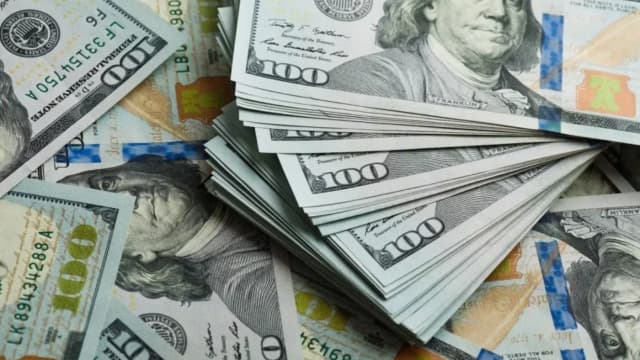 Ўзбекистонда доллар арзонлашди