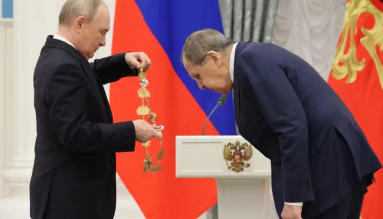 Putin, Lavrov'a en yüksek ödülü verdi - diplomat için tarihi takdir