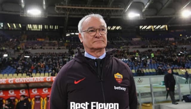 Ranieri İtalya'yı şaşırttı: Roma teknik direktörü sezonun teknik direktörü seçildi