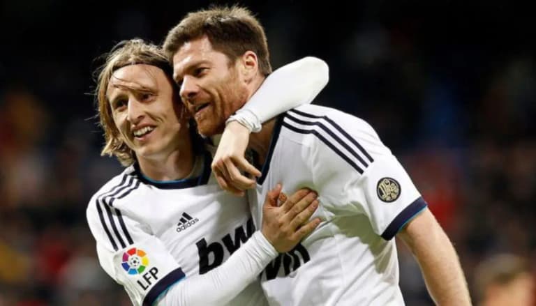 Xabi Alonso Modrić’i “Real”de tutuyor: yeni sözleşme ve saygının ifadesi