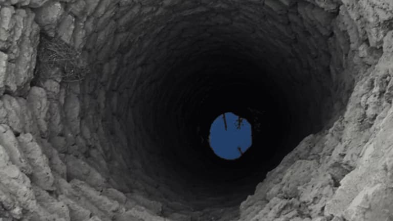 Alimony dodger jumps into well to escape bailiffs