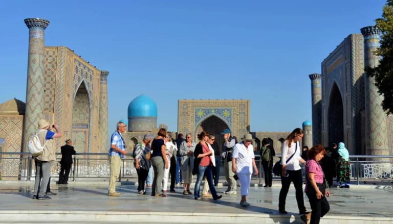 Turizmde yeni aşama: 2025'te vizesiz rejim, 15,8 milyon turist ve "seyahat günleri"