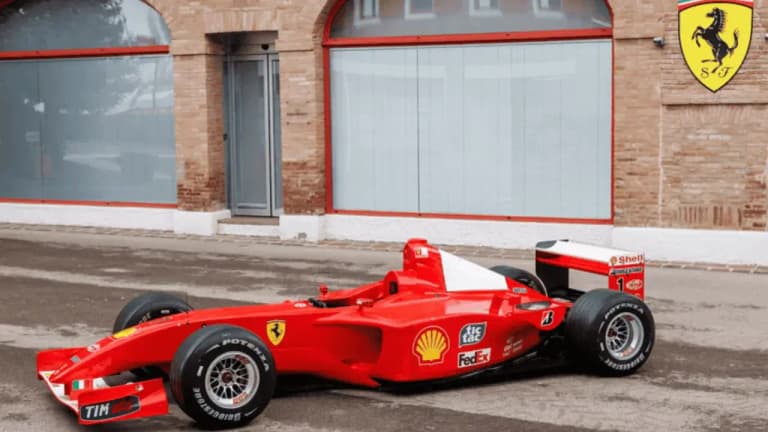 Michael Schumacher'in efsane Ferrari'si rekor fiyata satıldı!