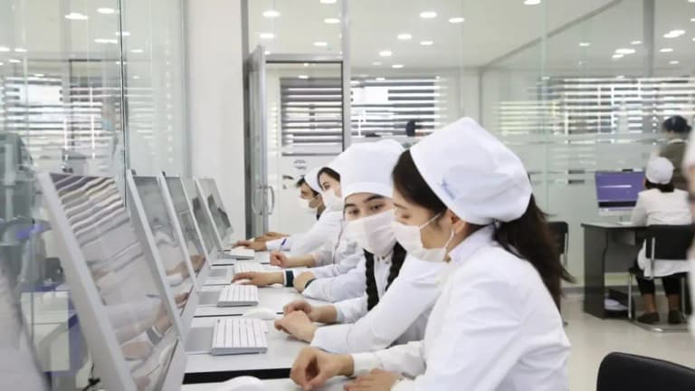 Özbekistan’da bazı doktorların maaşı artacak