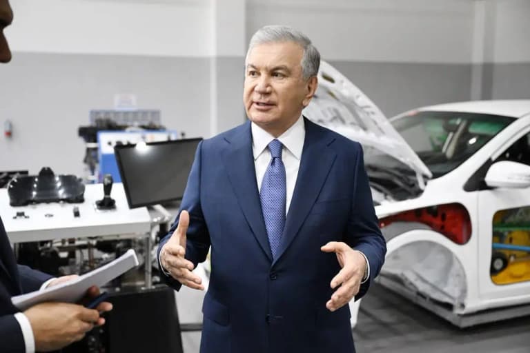 Prezident Urganchda Kasbiy ko‘nikmalar mintaqaviy markazini borib ko‘rdi