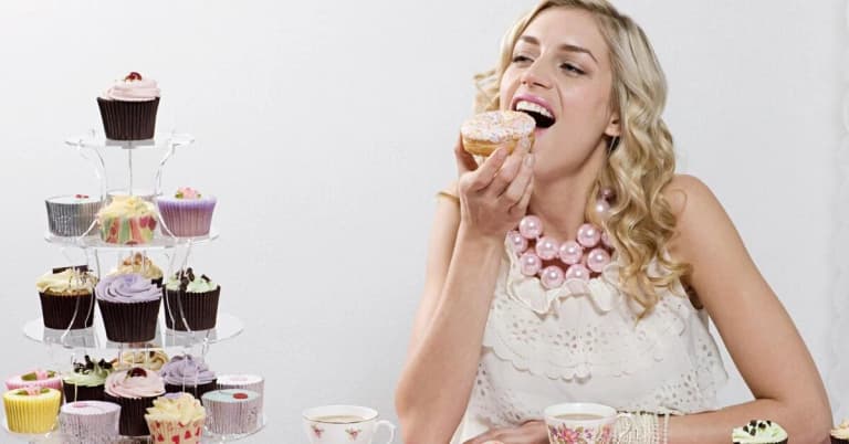 What threat does sugar addiction pose to health? Causes and solutions